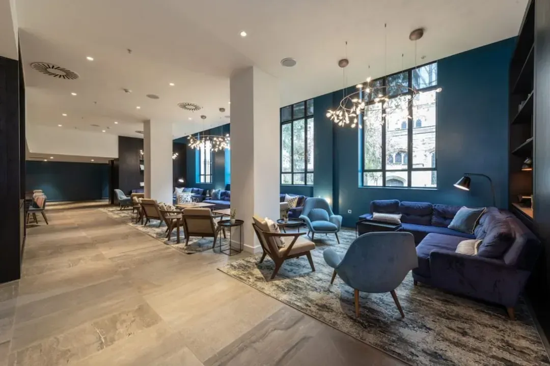 Lobby lounge