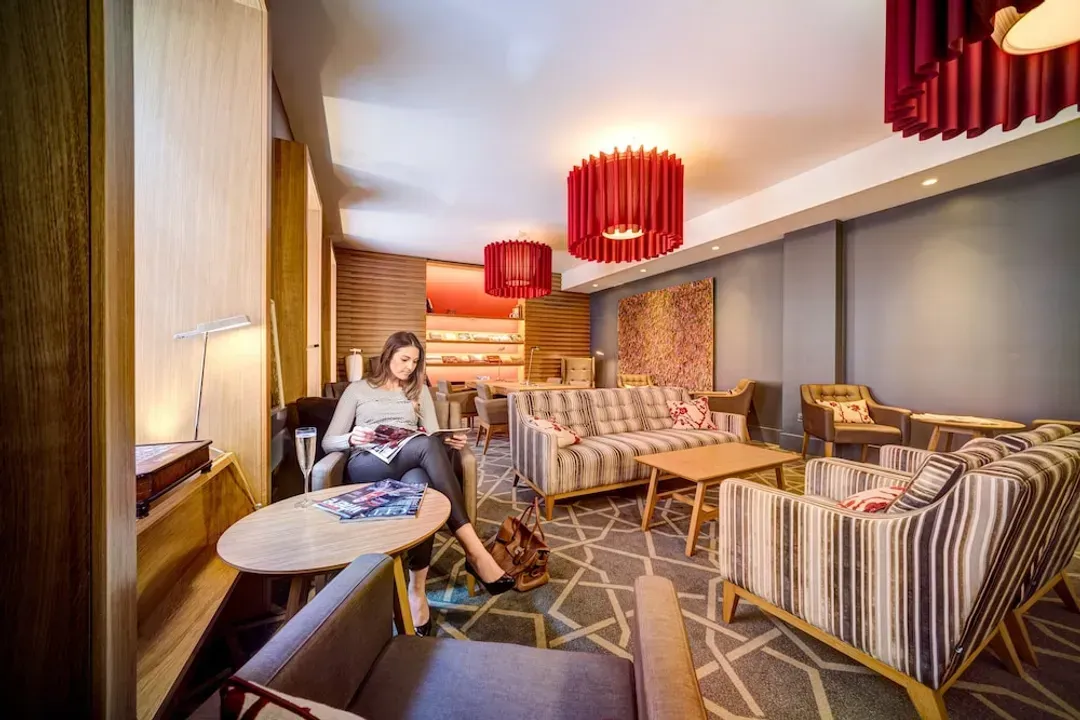 Lobby lounge