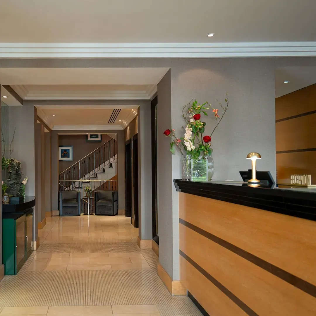 Lobby lounge