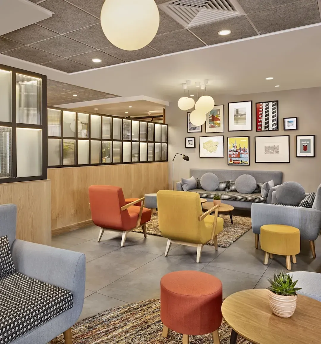 Lobby lounge