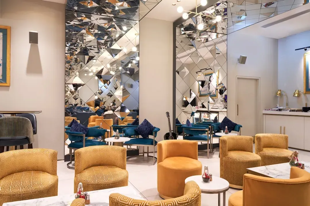 Lobby lounge