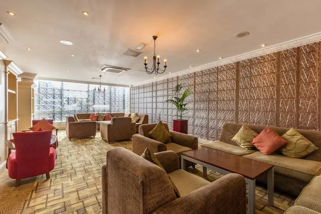 Lobby lounge