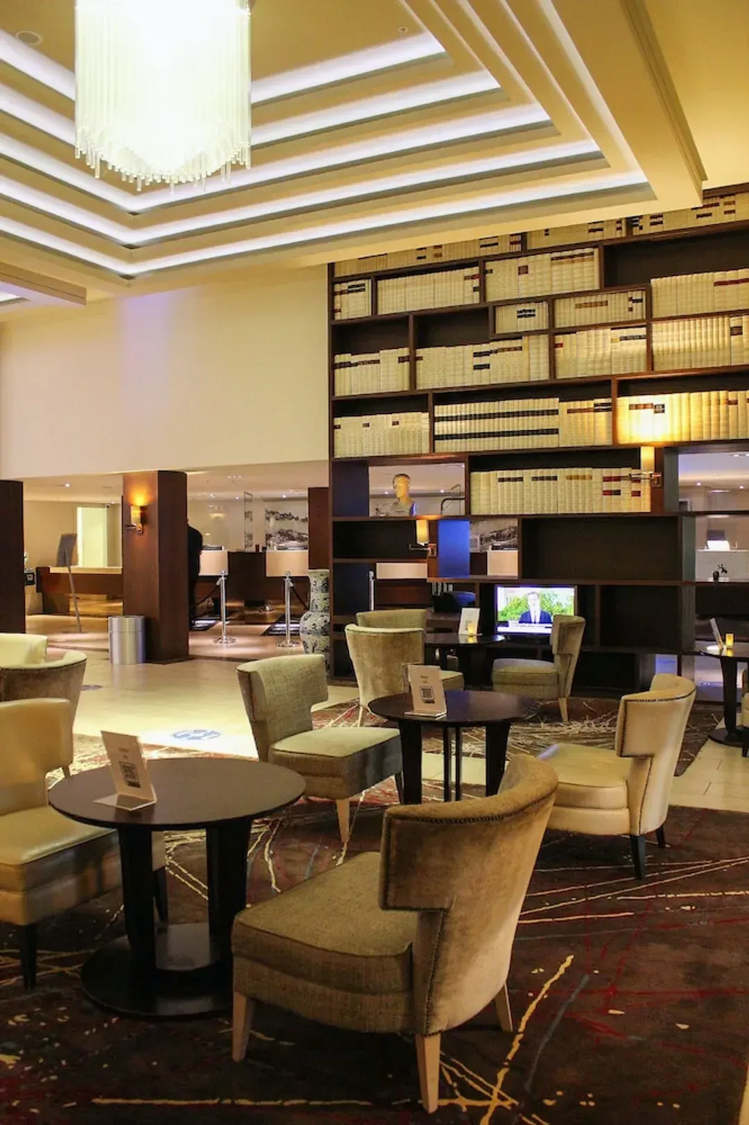 Lobby lounge