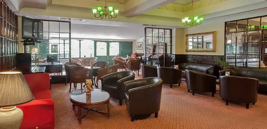 Lobby lounge