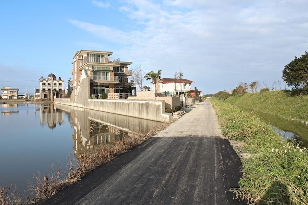 岸196 Ashore