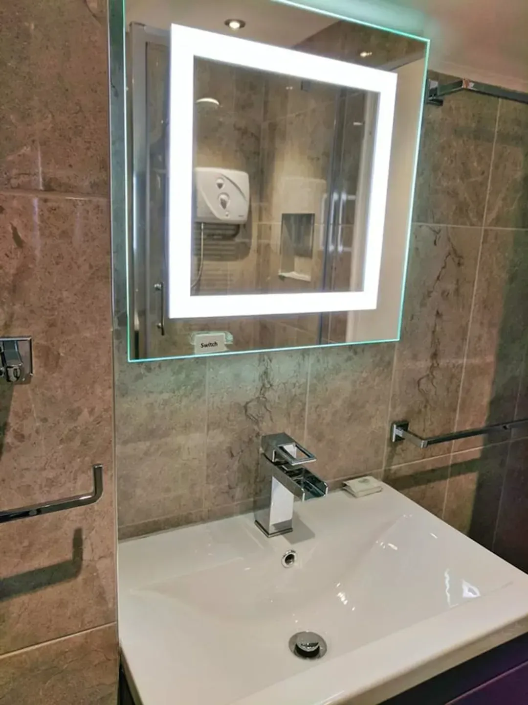 Bathroom sink
