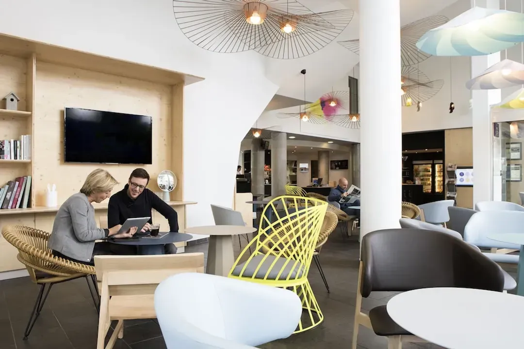 Lobby lounge