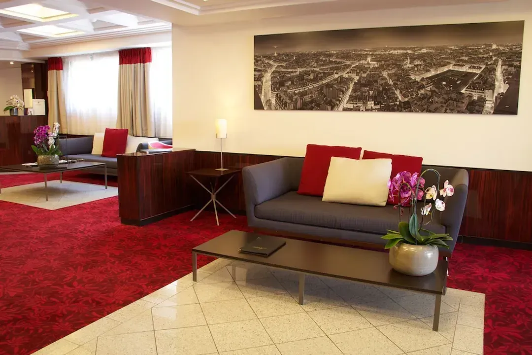 Lobby lounge