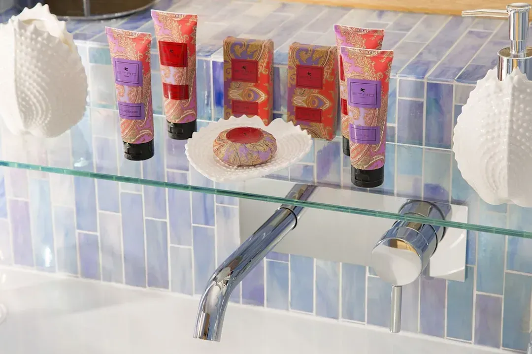 Bathroom amenities