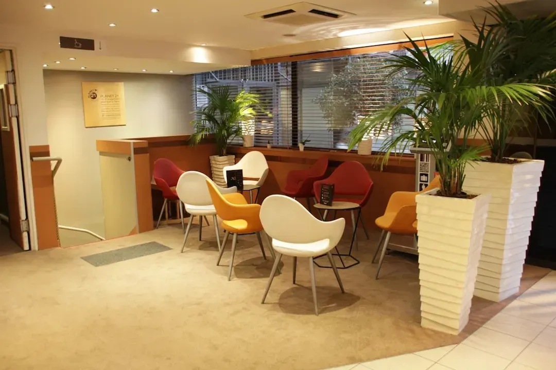 Lobby lounge