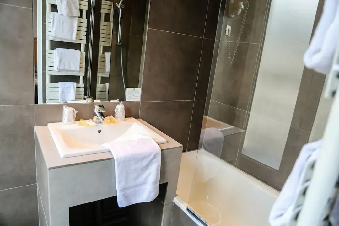 Bathroom sink