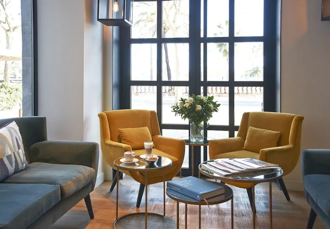 Lobby lounge