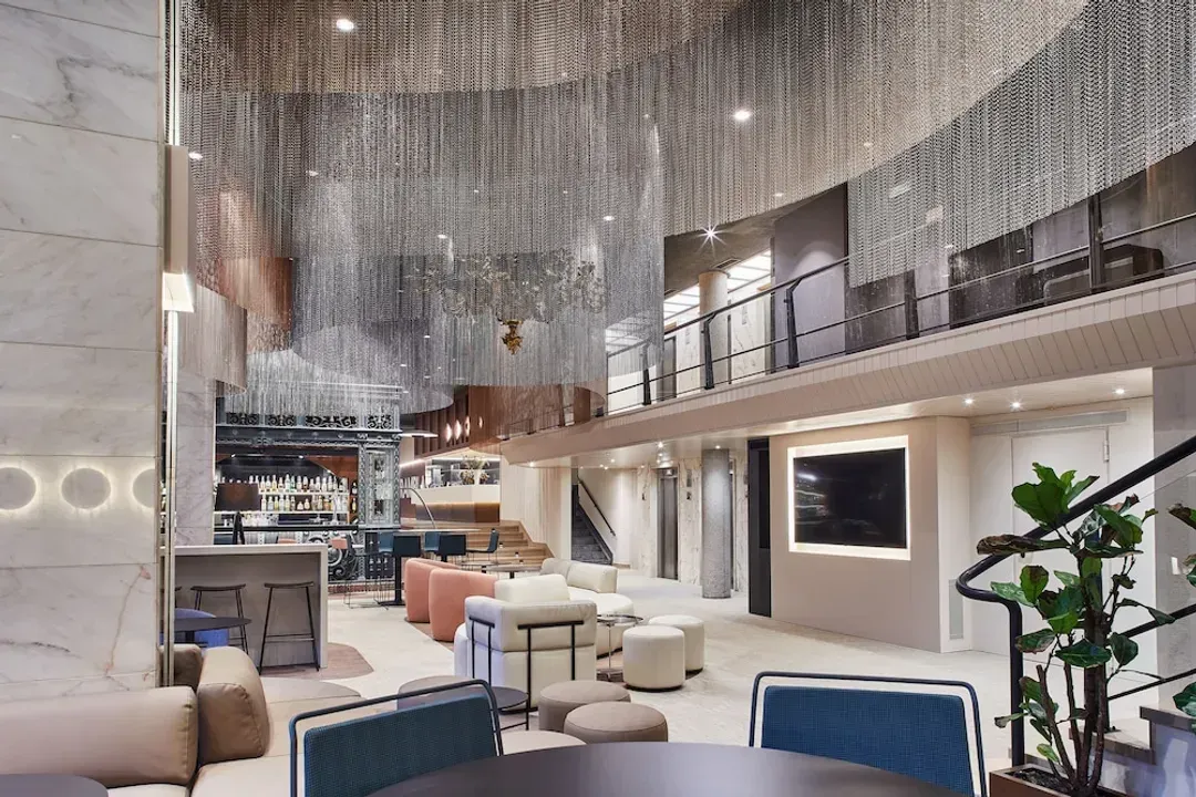 Lobby lounge