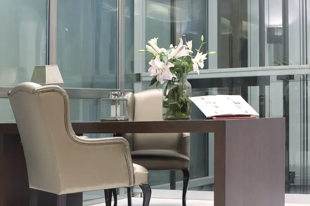 Lobby lounge