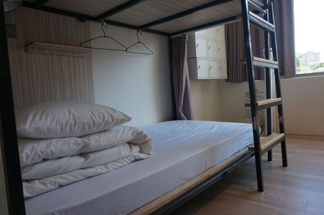Corner Hostel & Cafe