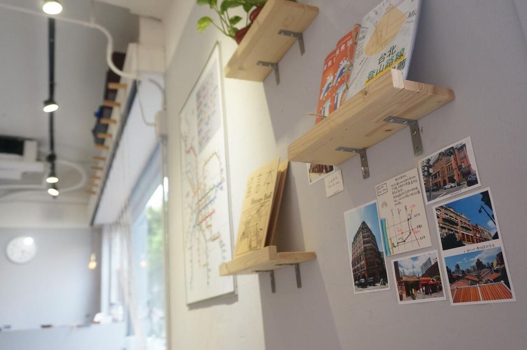 Corner Hostel & Cafe