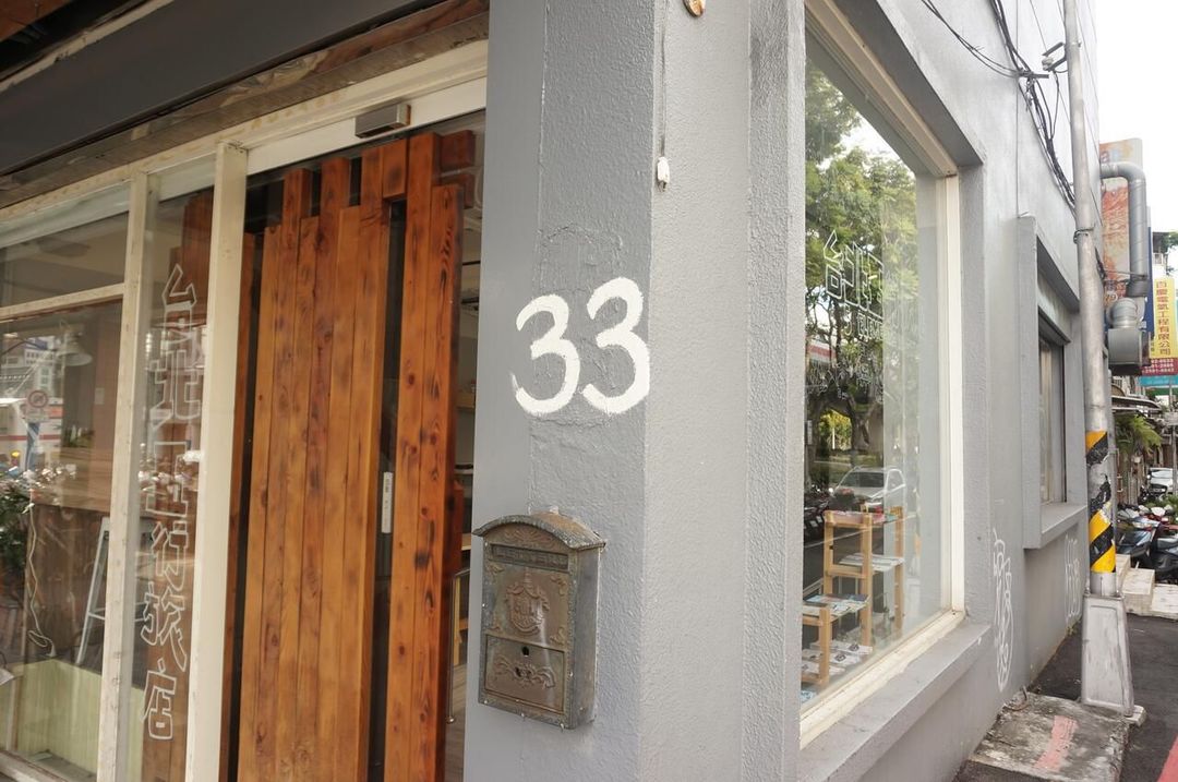 Corner Hostel & Cafe