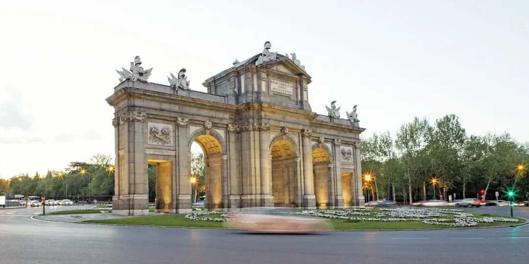 Madrid-Hospes Puerta de Alcalá, a Member of Design Hotels