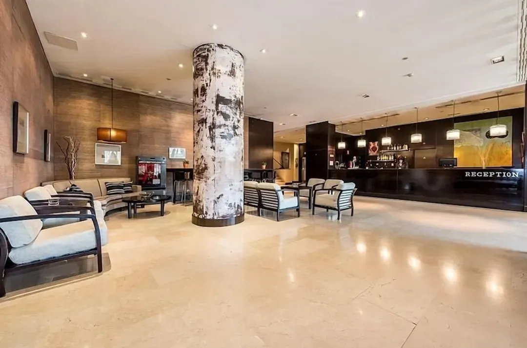 Lobby lounge