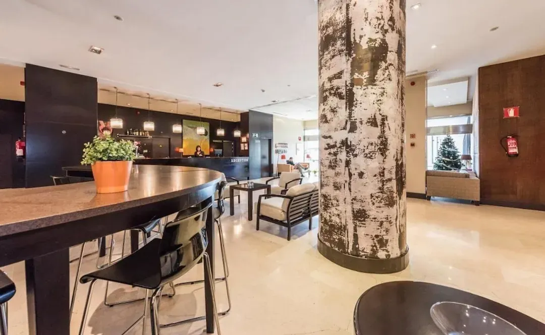 Lobby lounge