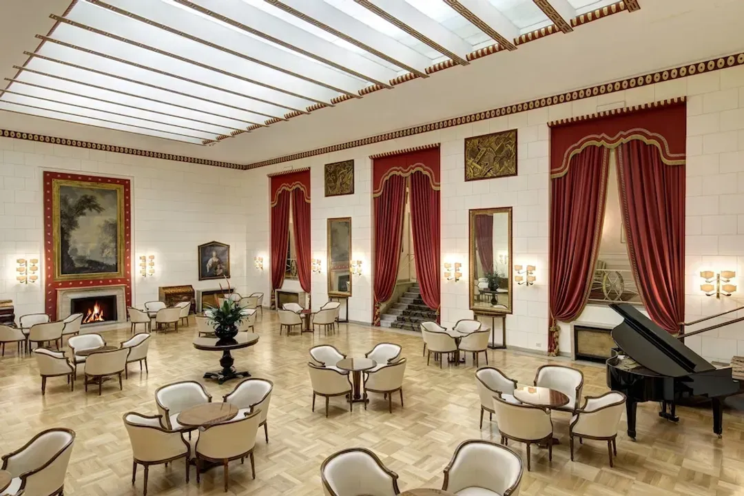 Lobby lounge