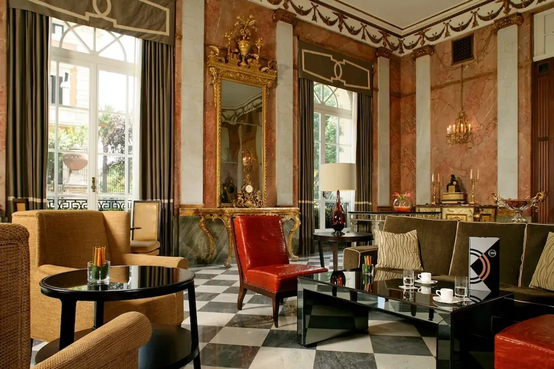 Lobby lounge