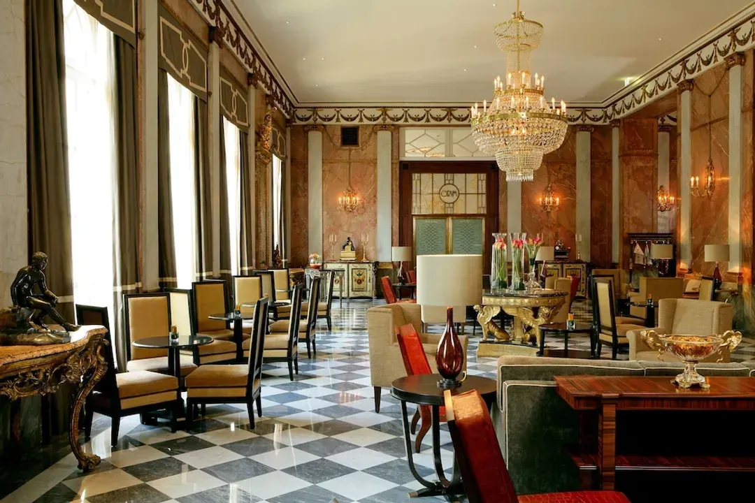 Lobby lounge