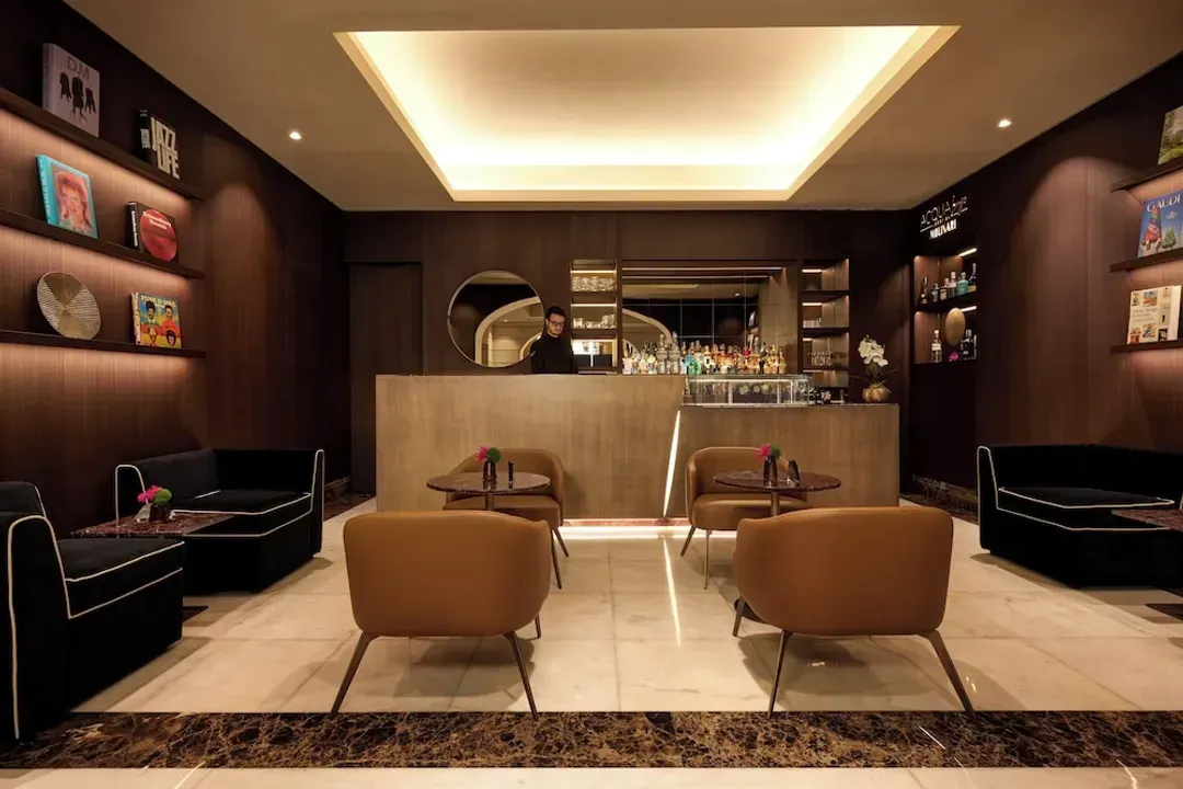 Lobby lounge