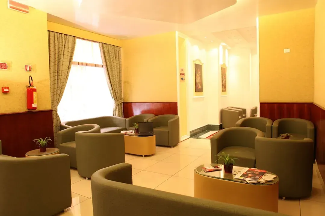 Lobby lounge