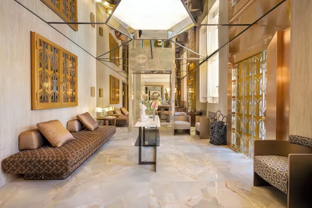 Lobby lounge
