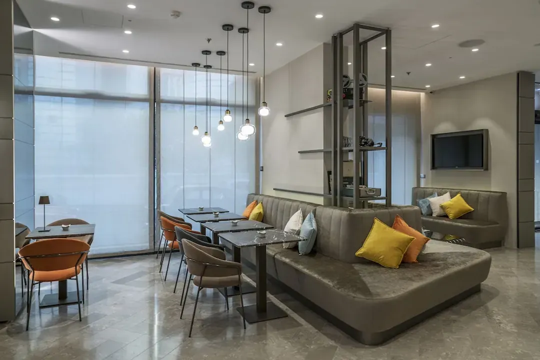 Lobby lounge