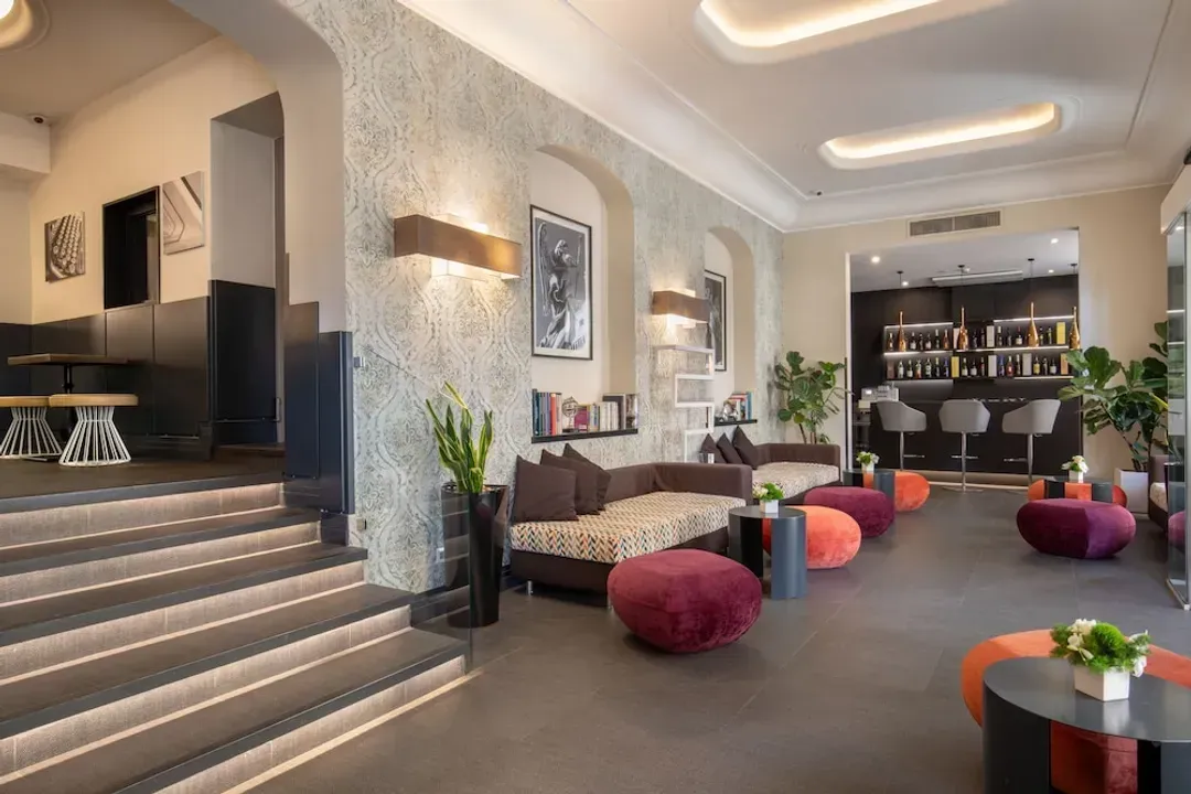 Lobby lounge