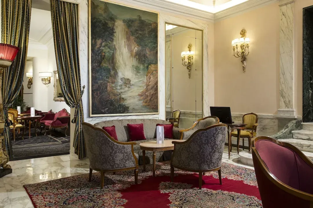Lobby lounge