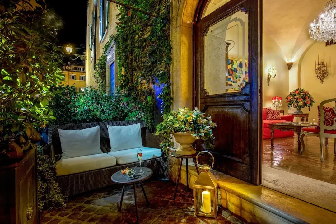 Lobby lounge