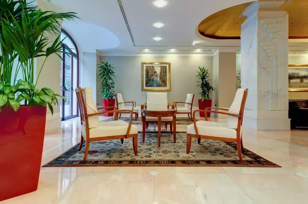 Lobby lounge