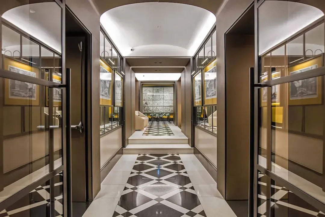 Lobby lounge