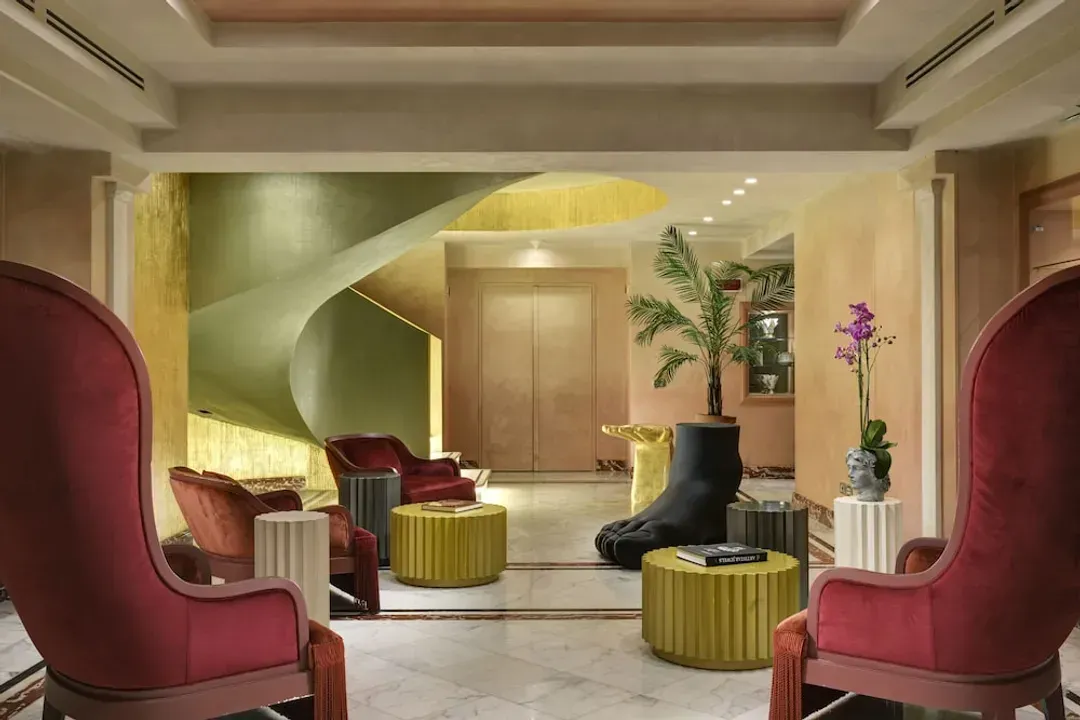 Lobby lounge