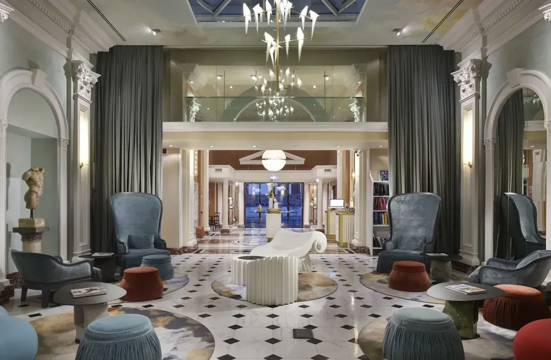 Lobby lounge