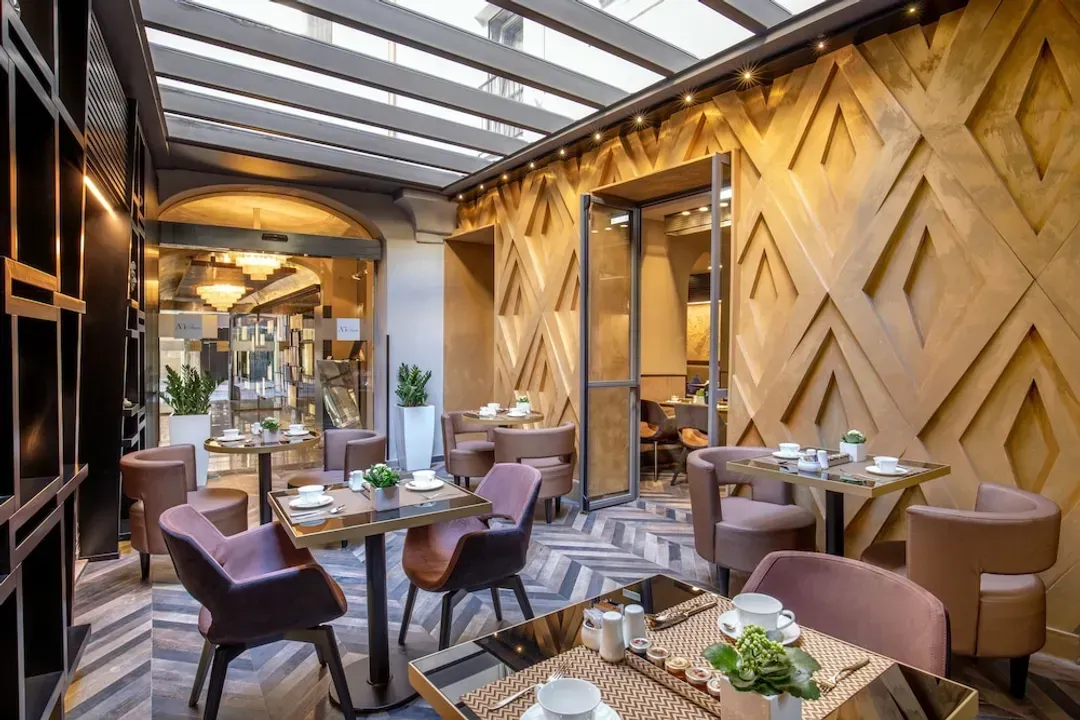 Lobby lounge