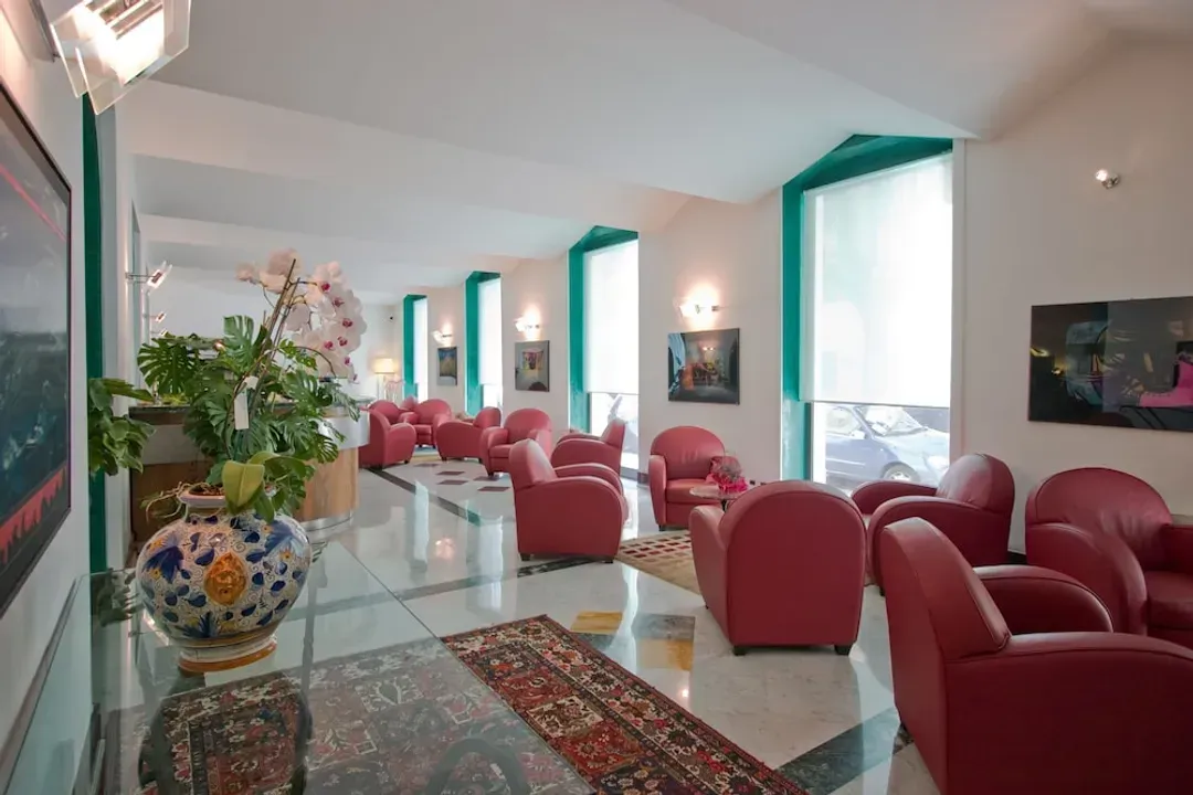 Lobby lounge