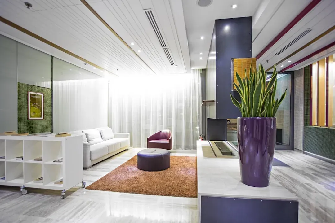 Lobby lounge