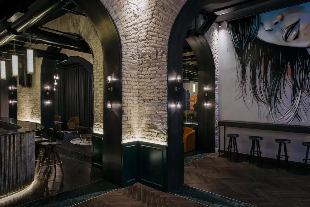 Lobby lounge