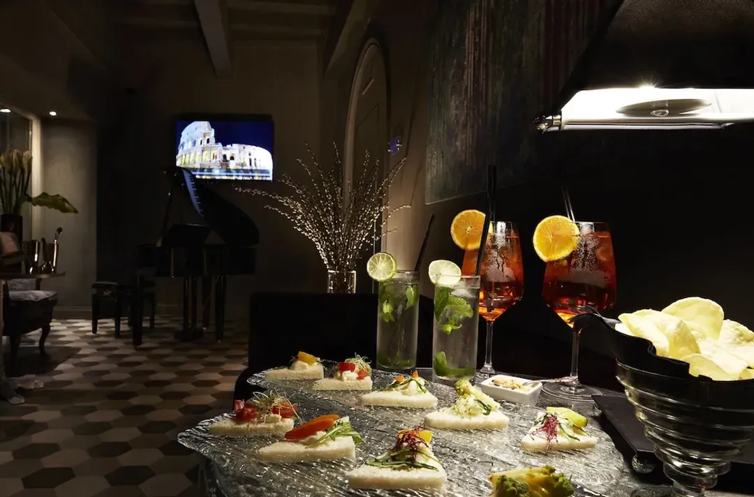 Lobby lounge