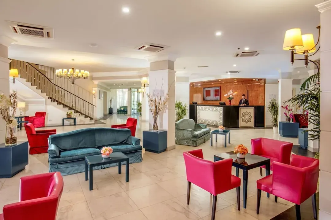 Lobby lounge