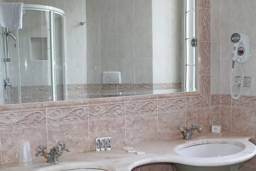 Bathroom sink