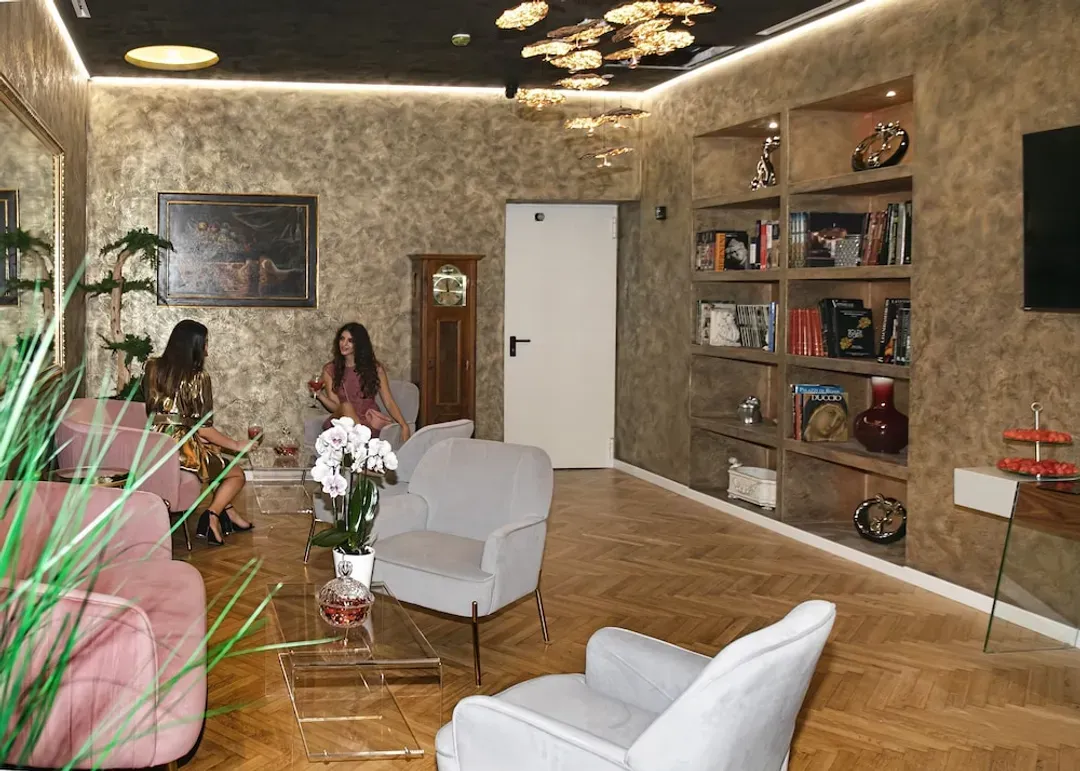 Lobby lounge