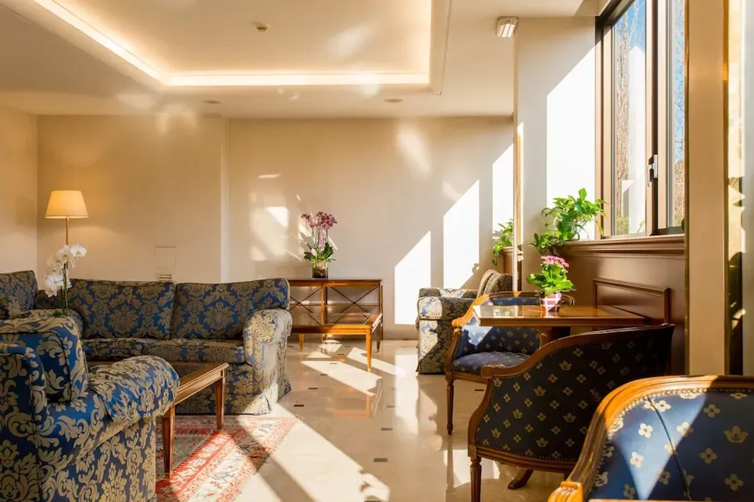 Lobby lounge
