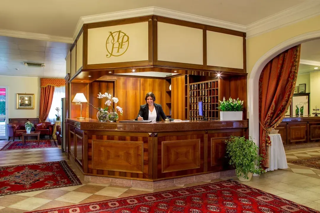 Check-in/check-out kiosk