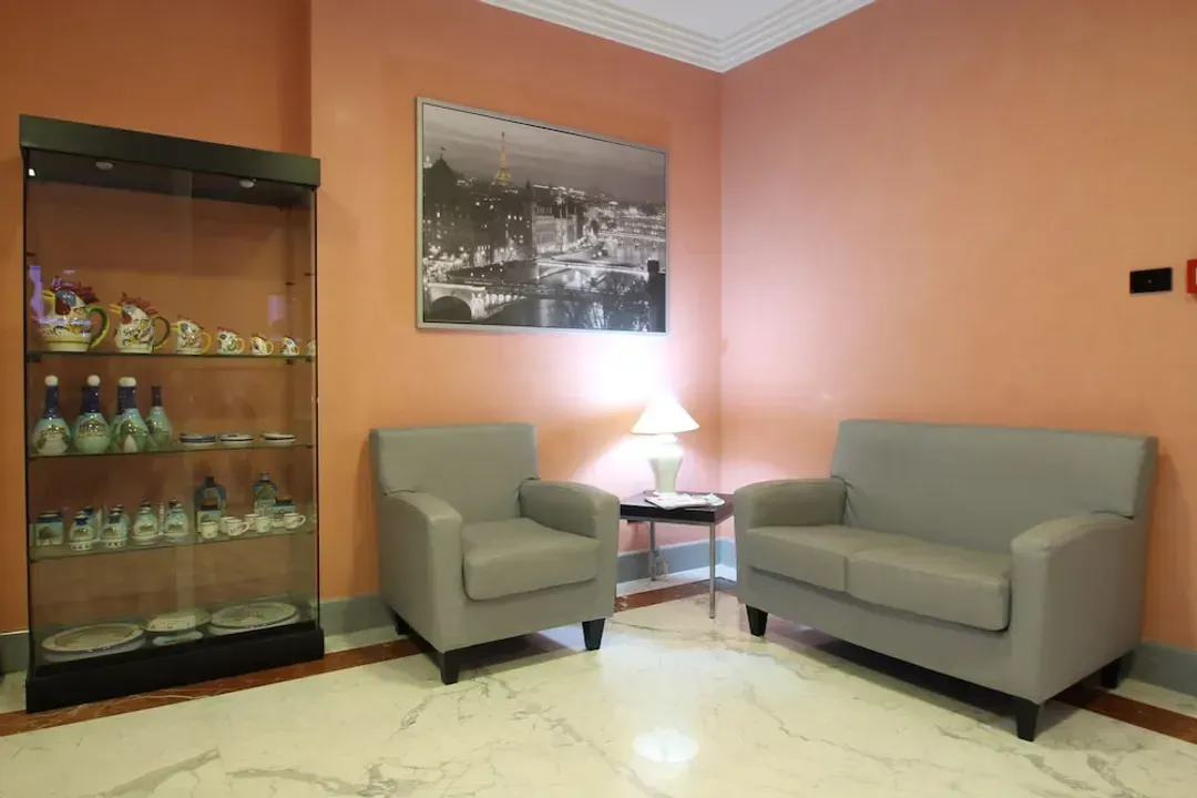 Lobby lounge