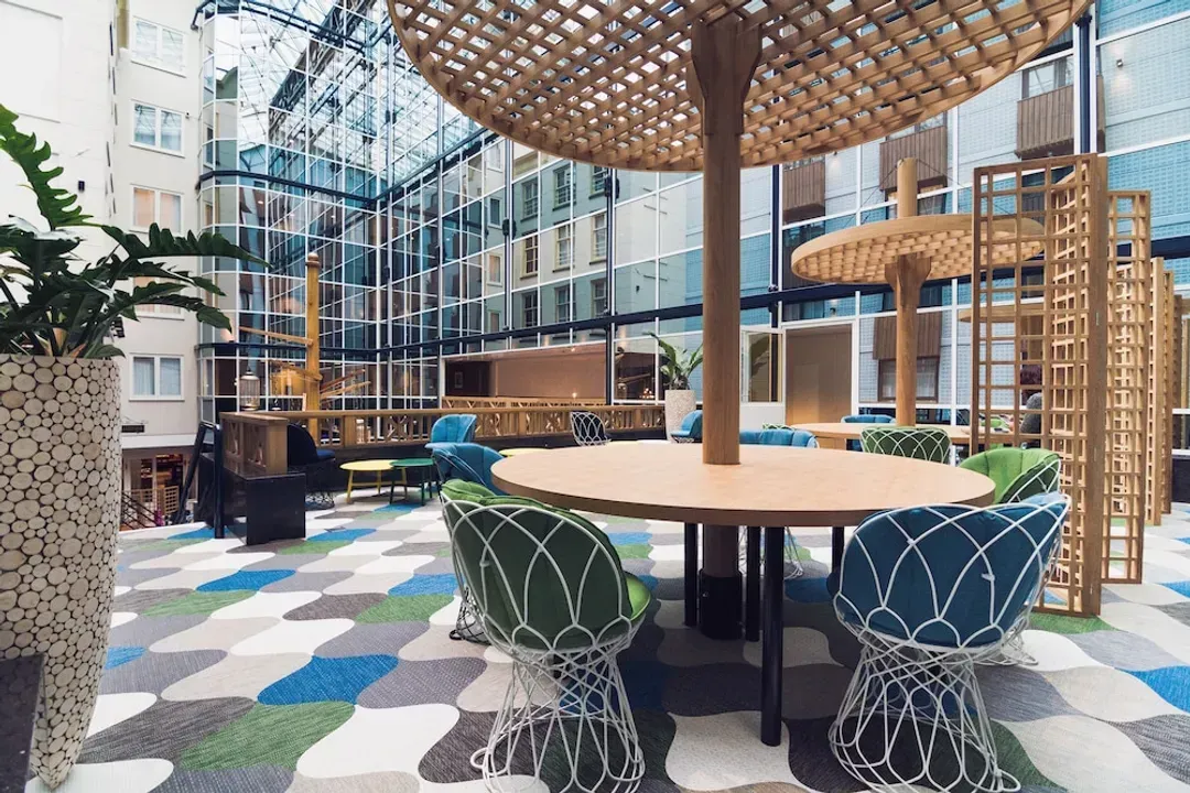 Lobby lounge